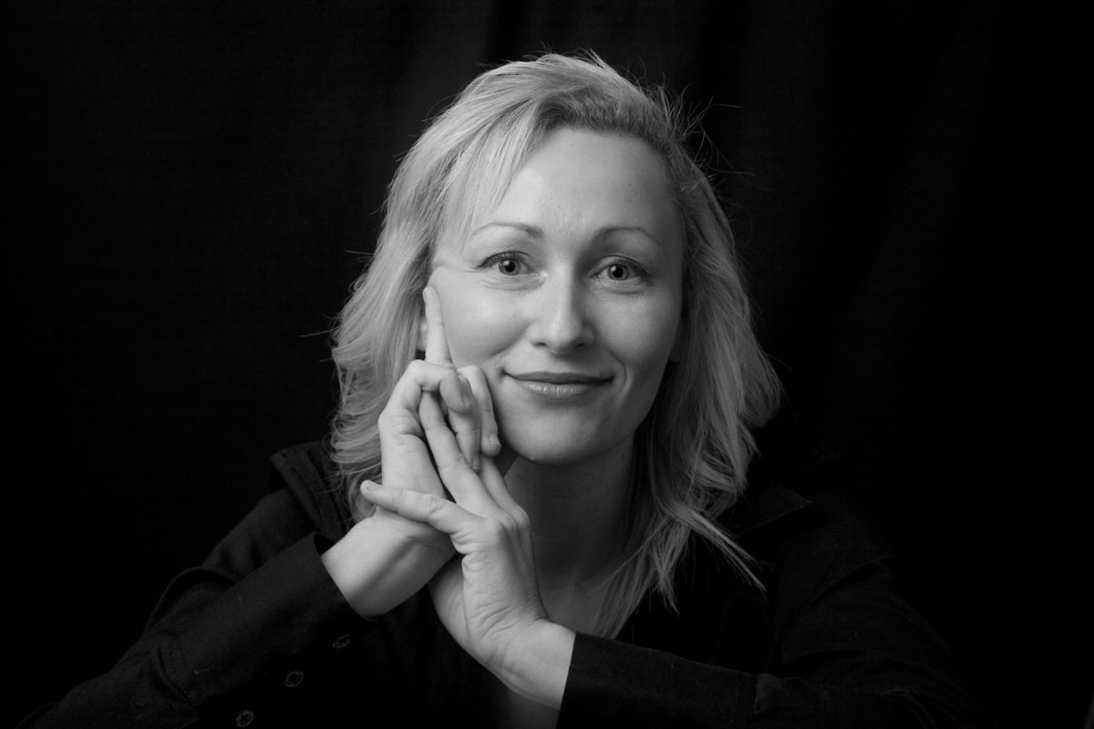 10 lucruri interesante despre Sarah Pinborough, autoarea thrillerului „Prin ochii ei“